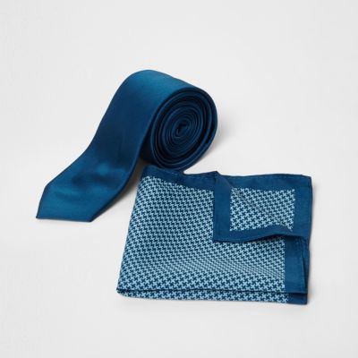 Blue pupstooth print tie and pocket square